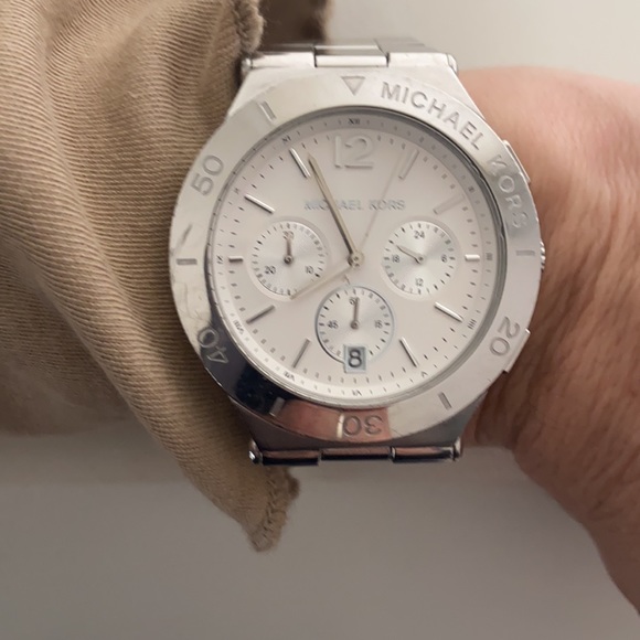 Micheal Kors silver oversized watch - Picture 3 of 5